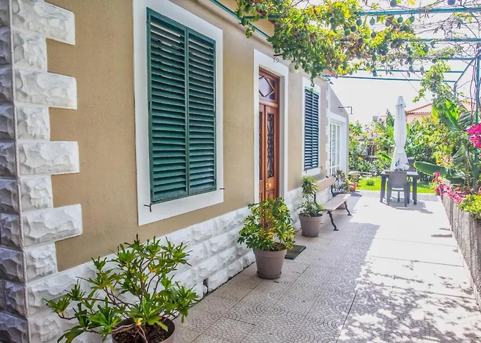 Prázdninový dům Casa Da Bungavillia *